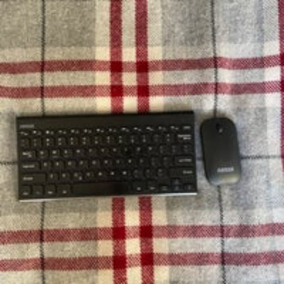 Artek Wireless Keyboard and Mouse - Picture 2 of 4